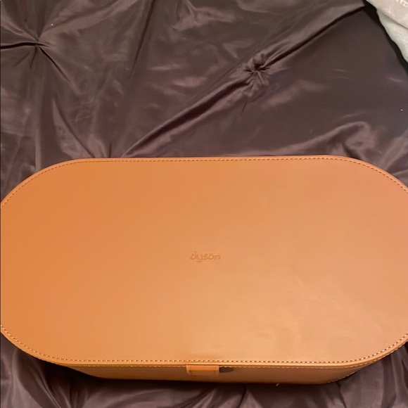 Dyson Airwrap Fuchsia in light brown leather case. - Picture 7 of 9